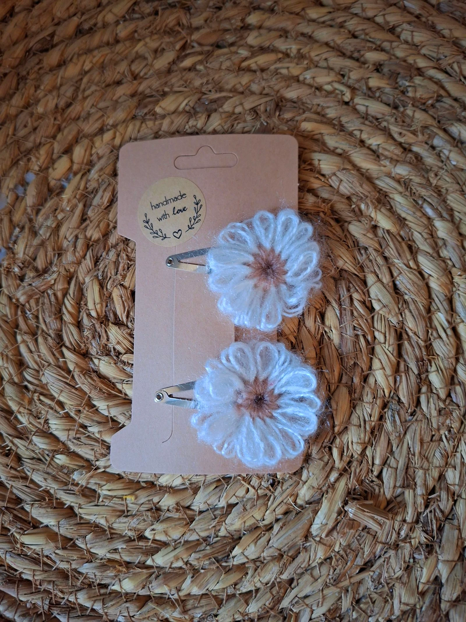 Witte wollen bloem haarknipjes – set van 2